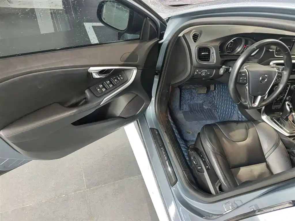Volvo V40 2019 — фото 16