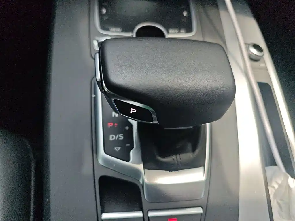 Audi Q5L 2021 — фото 10