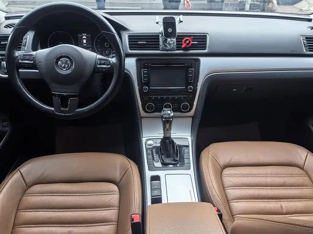 Volkswagen Passat 2015 — фото 14