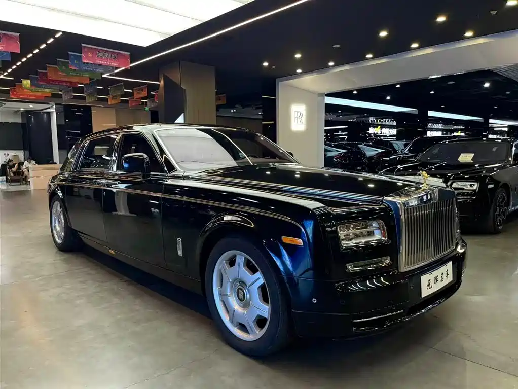 Rolls-Royce Phantom 2016 — фото 3