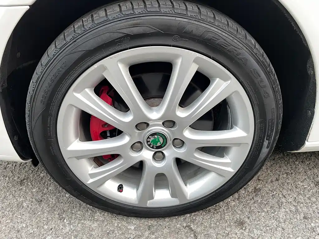 Skoda Octavia 2014 — фото 16