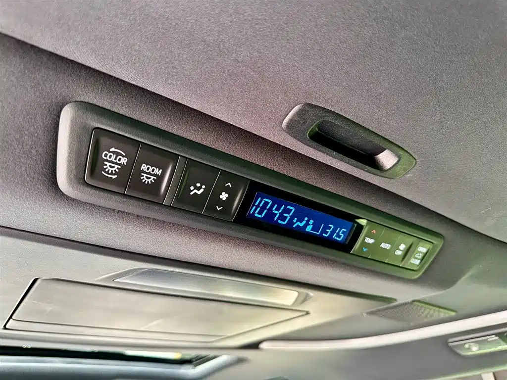 Toyota Vellfire 2019 — фото 17