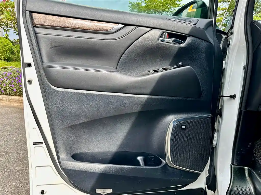 Toyota Vellfire 2019 — фото 22