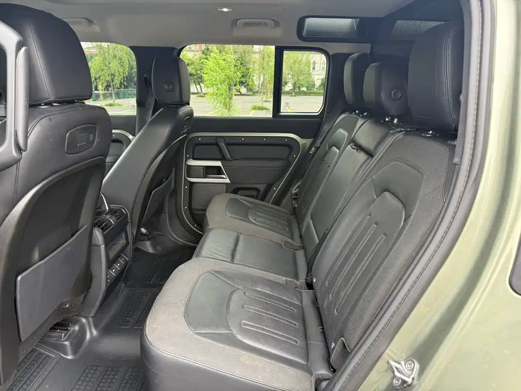 Land Rover Defender 2022 — фото 16