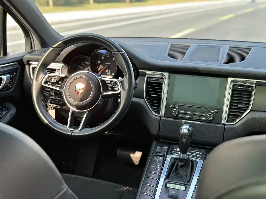 Porsche Macan 2016 — фото 14
