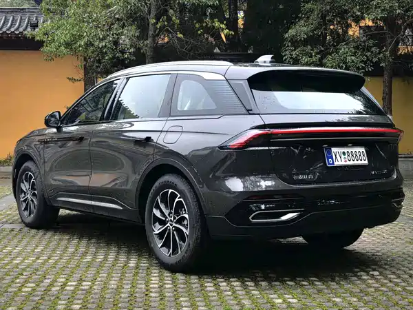 Lincoln Nautilus 2025