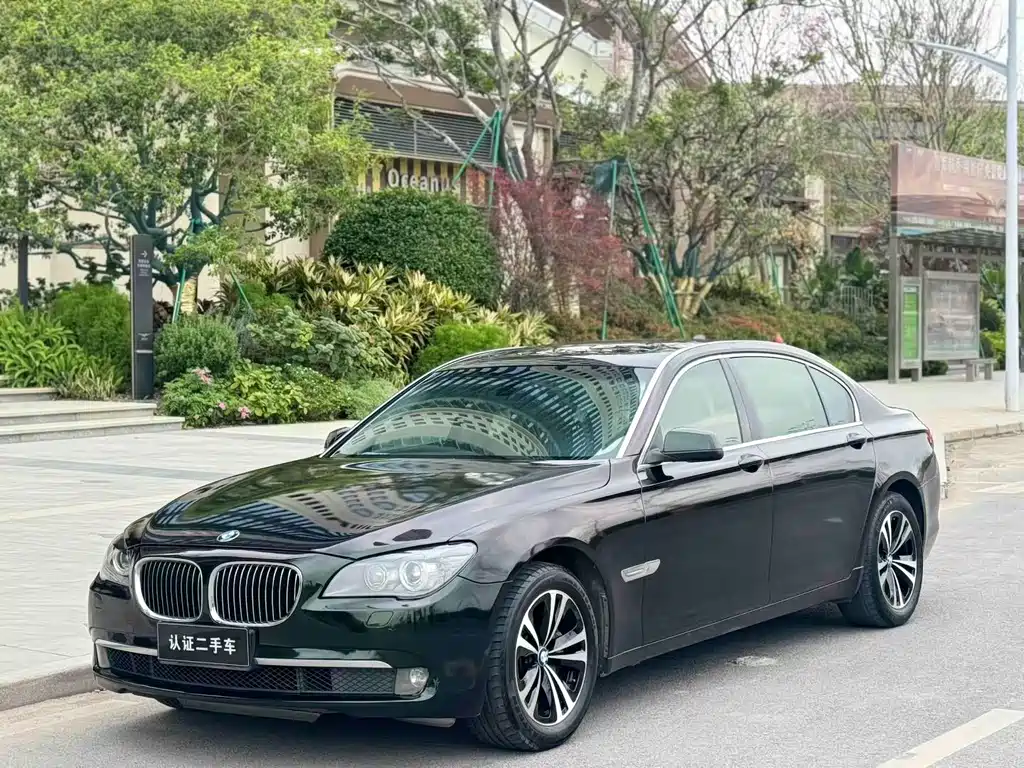 BMW 7 Series 2010 — фото 1