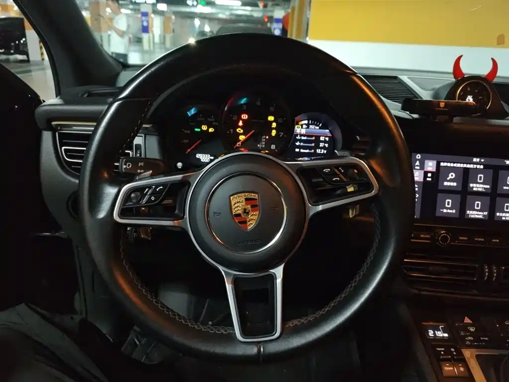 Porsche Macan 2021 — фото 11