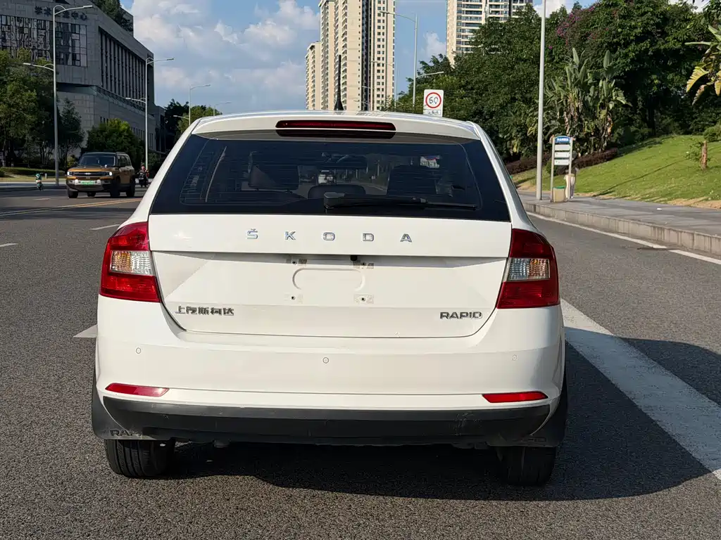 Skoda Rapid Spaceback 2019 — фото 13