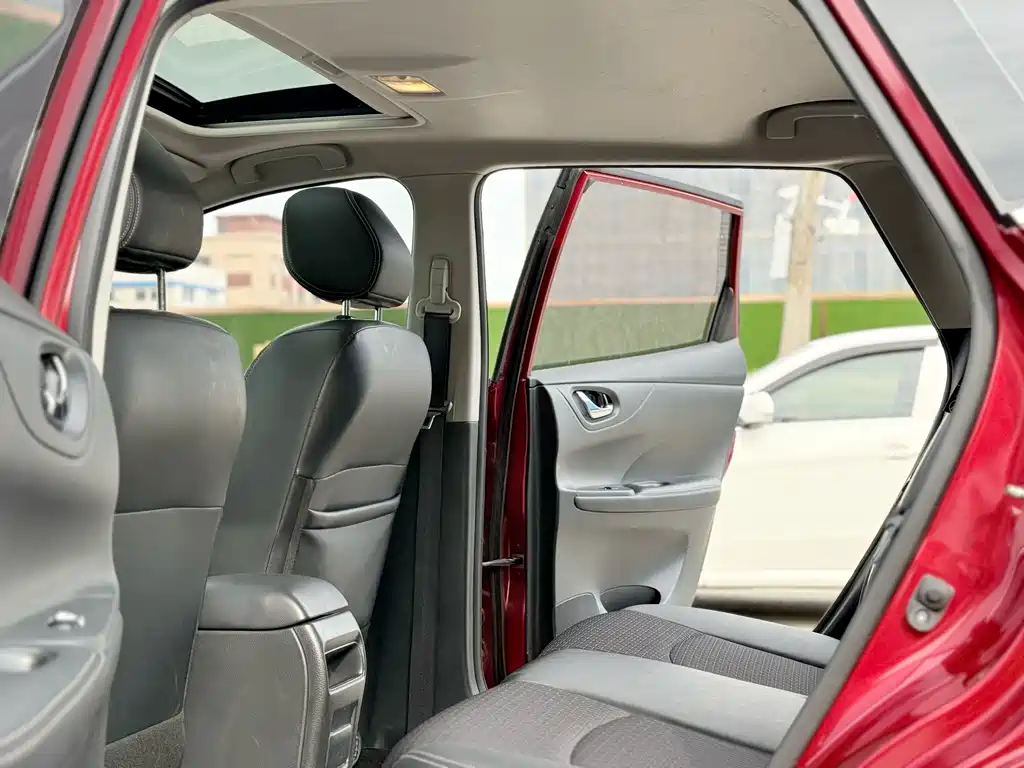 Nissan Tiida 2018 — фото 14