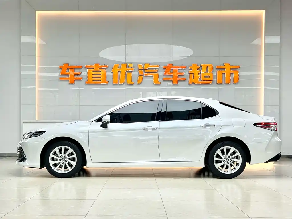 Toyota Camry 2022 — фото 4