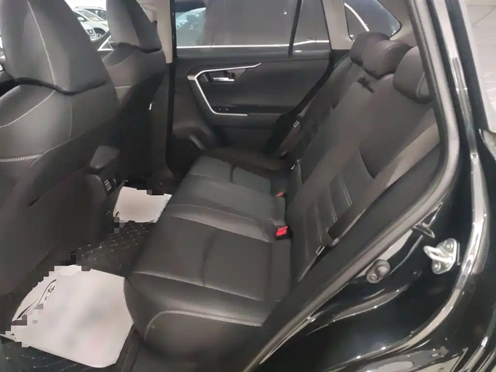 Toyota RAV4 2023 — фото 13