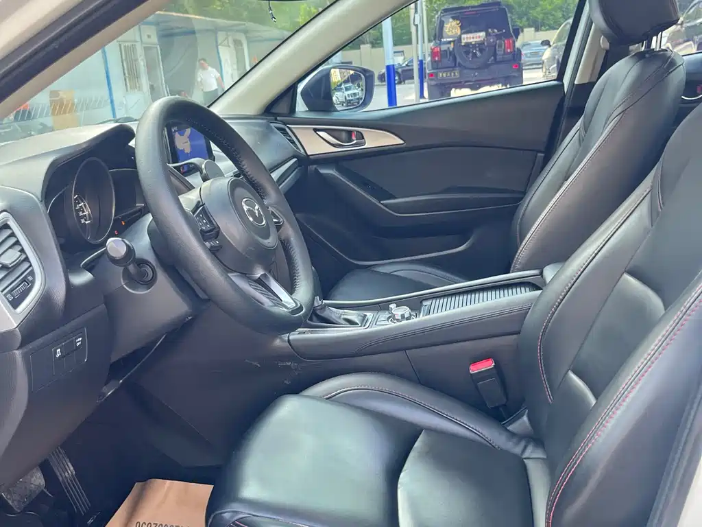 Mazda 3 Axela 2019 — фото 15