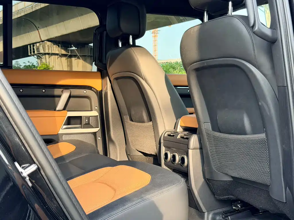 Land Rover Defender 2024 — фото 13