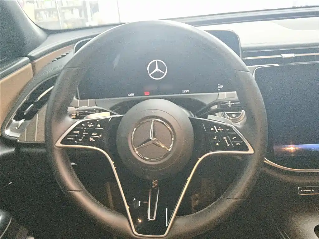 Mercedes-Benz E-Class 2024 — фото 11
