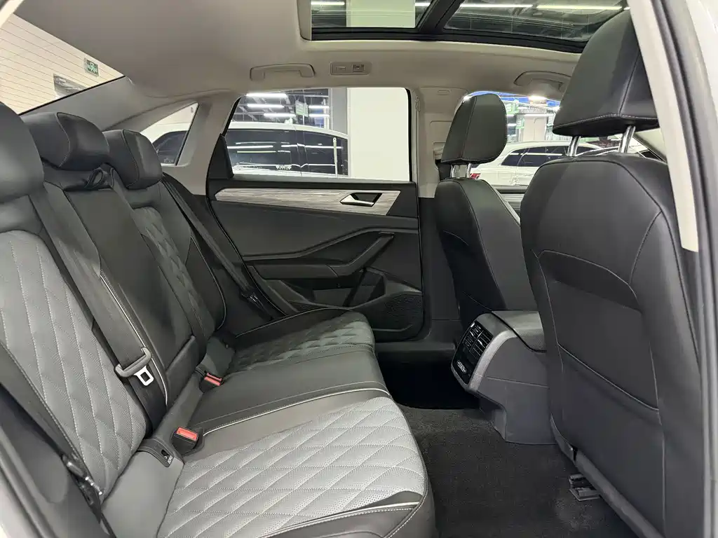 Volkswagen Sagitar 2022