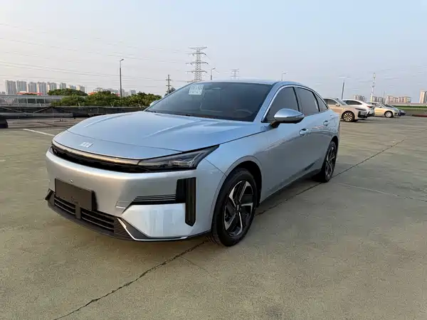 Geely Galaxy L6 2025