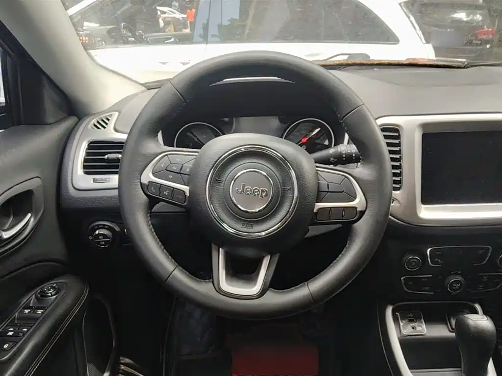 Jeep Compass 2019 — фото 11