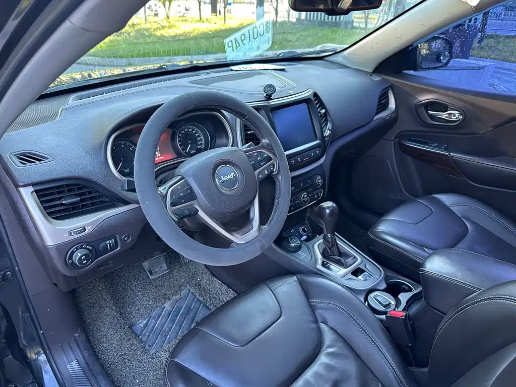 Jeep Cherokee 2014 — фото 15