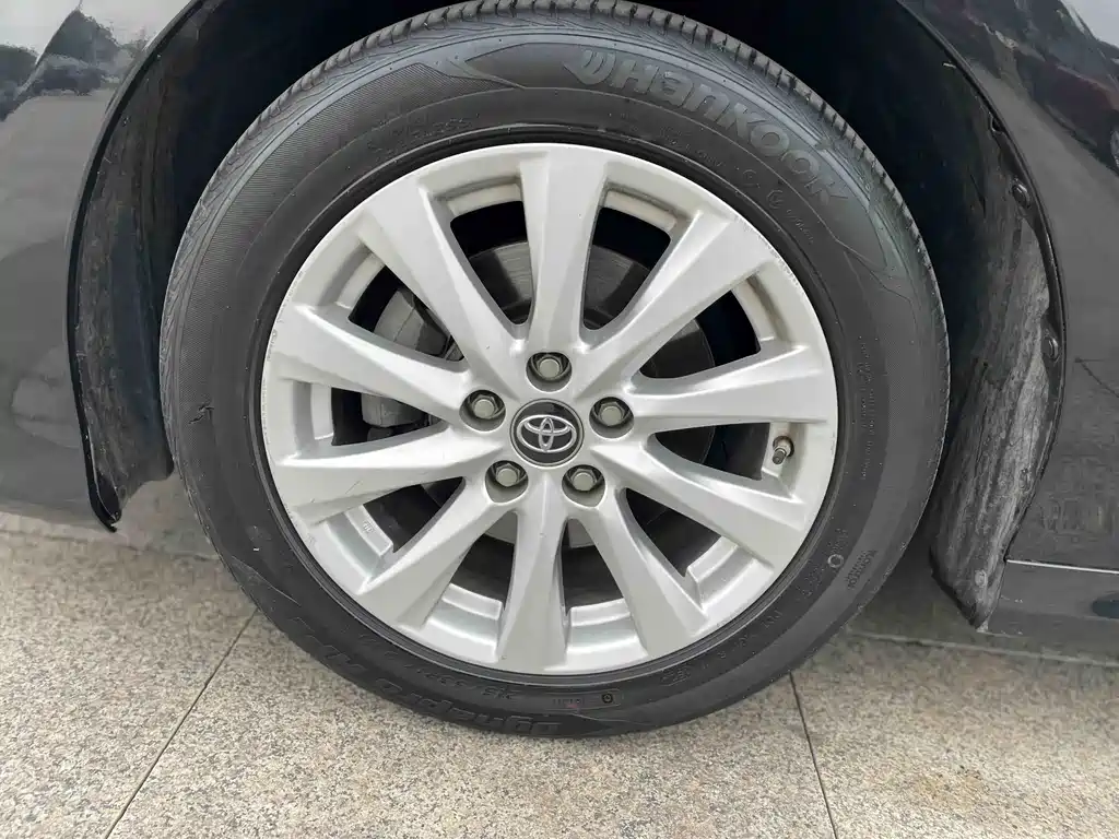 Toyota Camry 2019 — фото 20