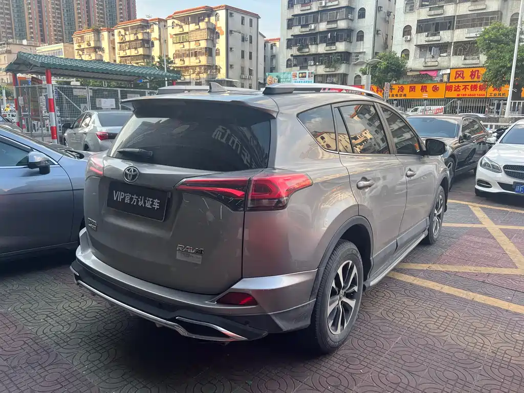 Toyota RAV4 2019 — фото 2