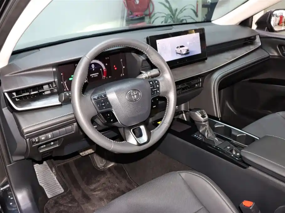 Toyota Camry 2025 — фото 10