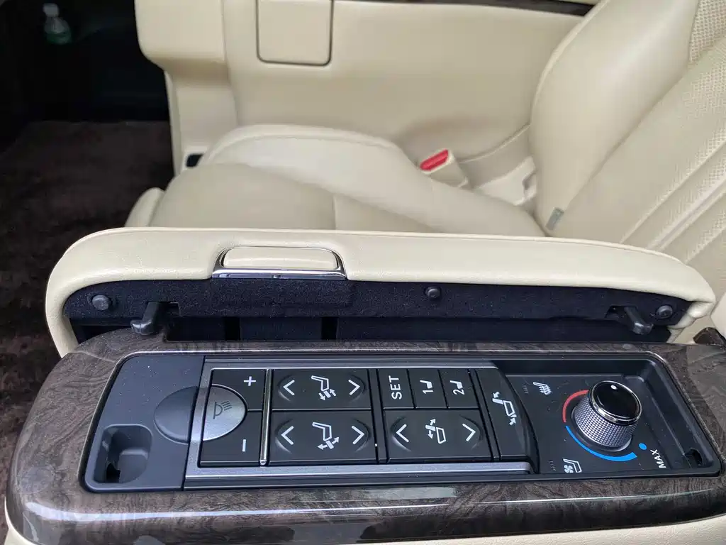 Toyota Alphard 2023 — фото 16