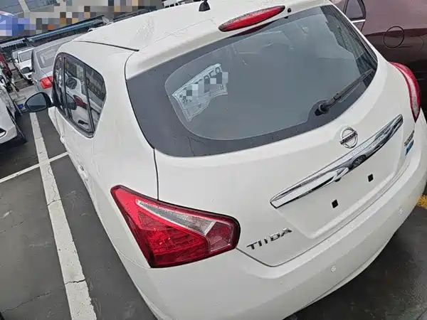 Nissan Tiida 2015