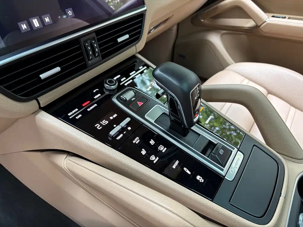 Porsche Cayenne 2019 — фото 13