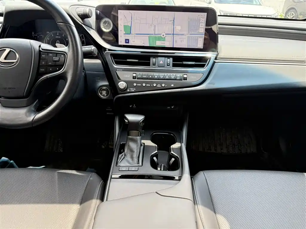 Lexus ES 2022 — фото 12