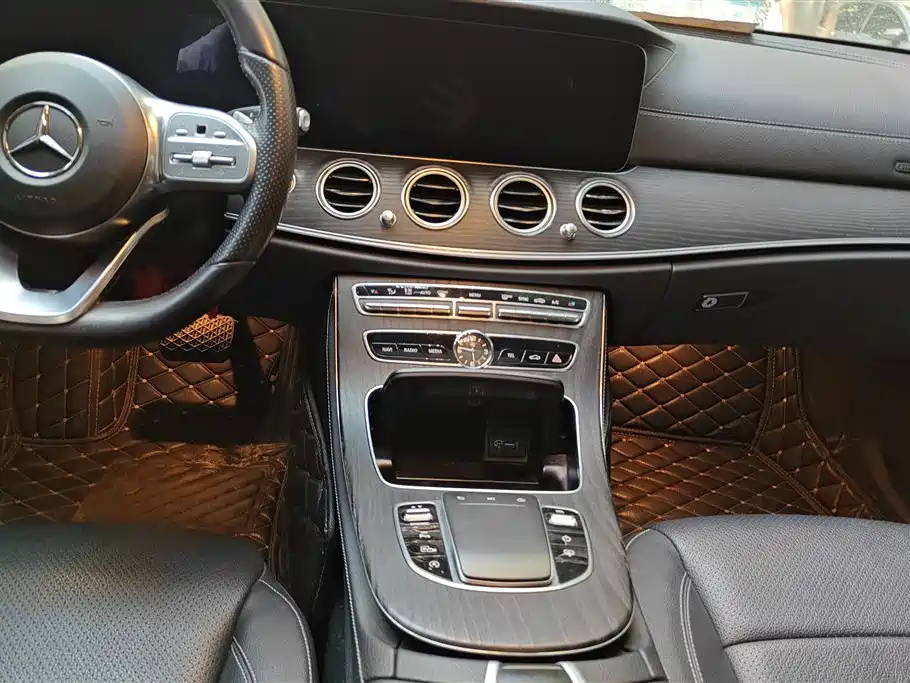 Mercedes-Benz E-Class 2020 — фото 13