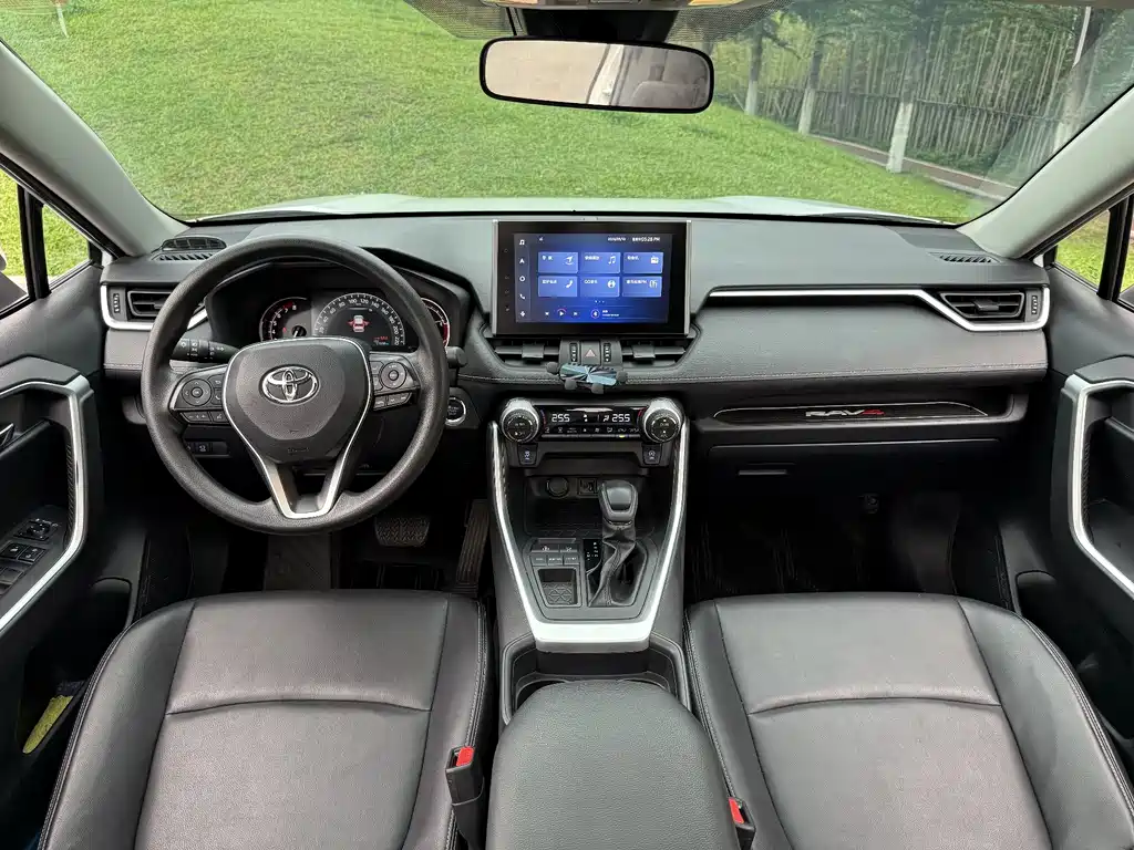 Toyota RAV4 2023 — фото 16
