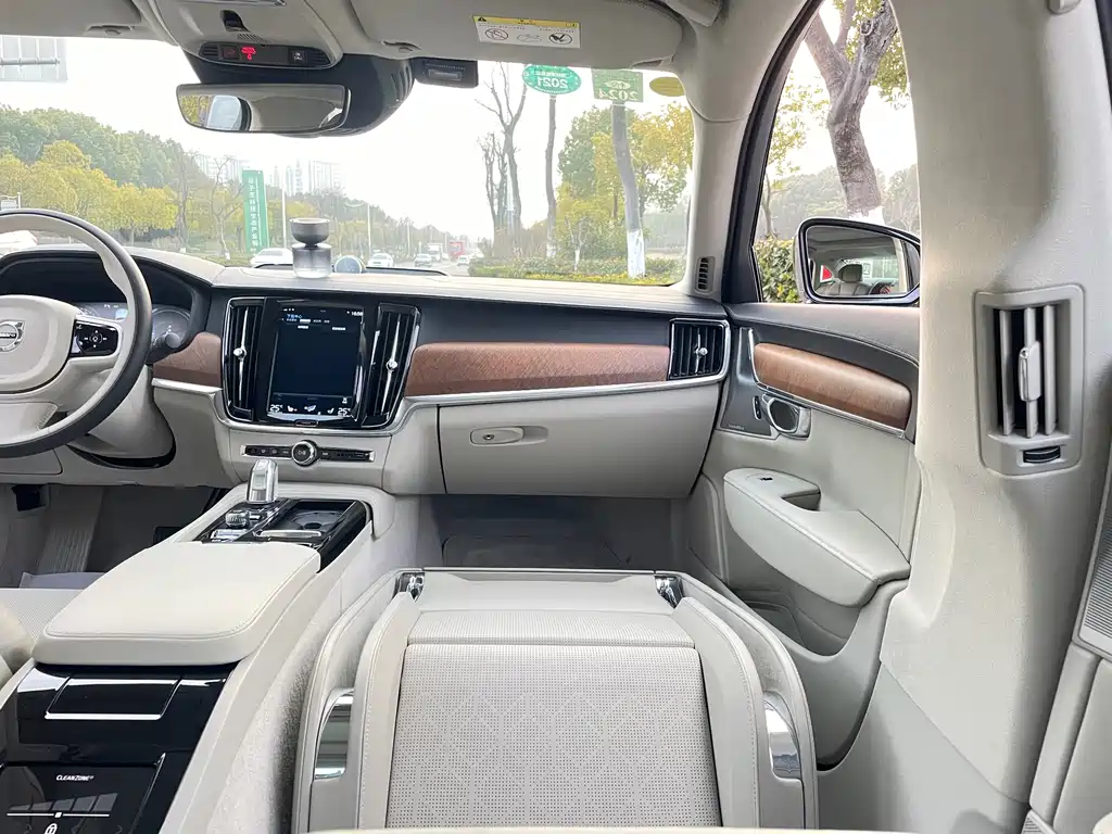 Volvo S90 PHEV 2018 — фото 22