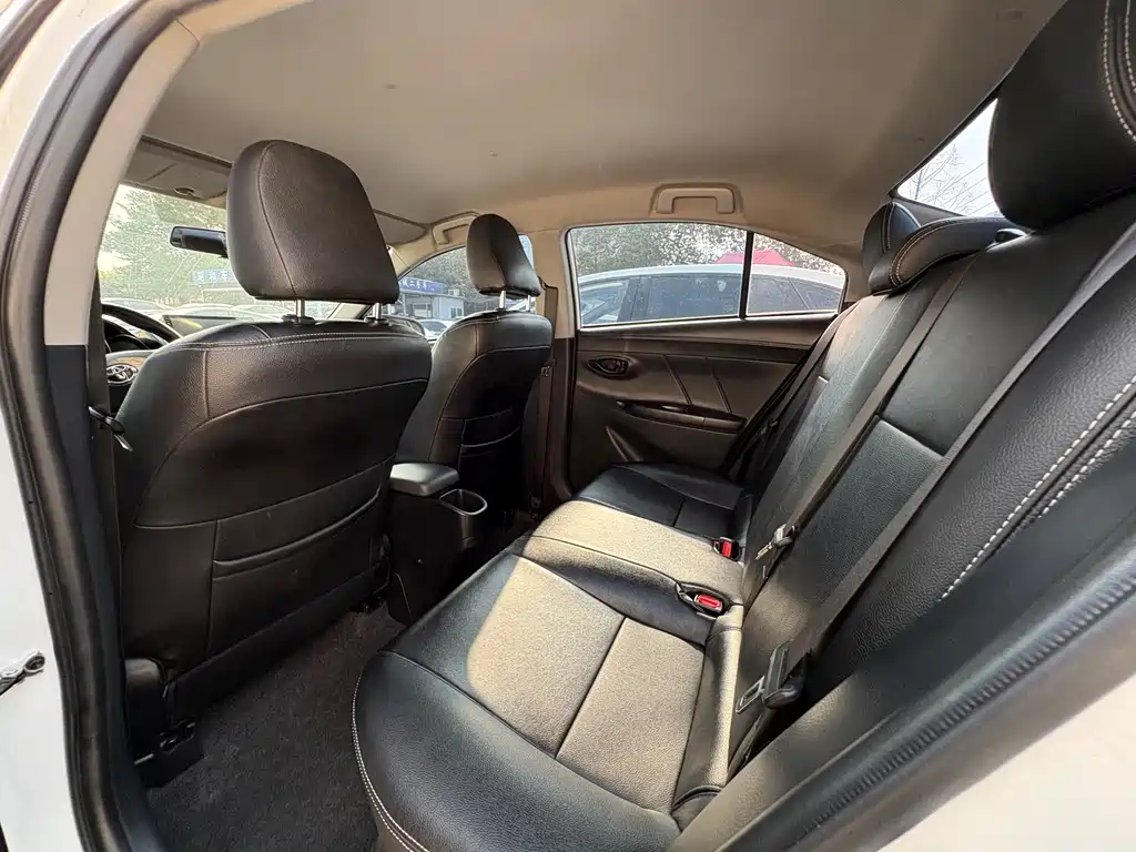 Toyota Yaris L 2019 — фото 10
