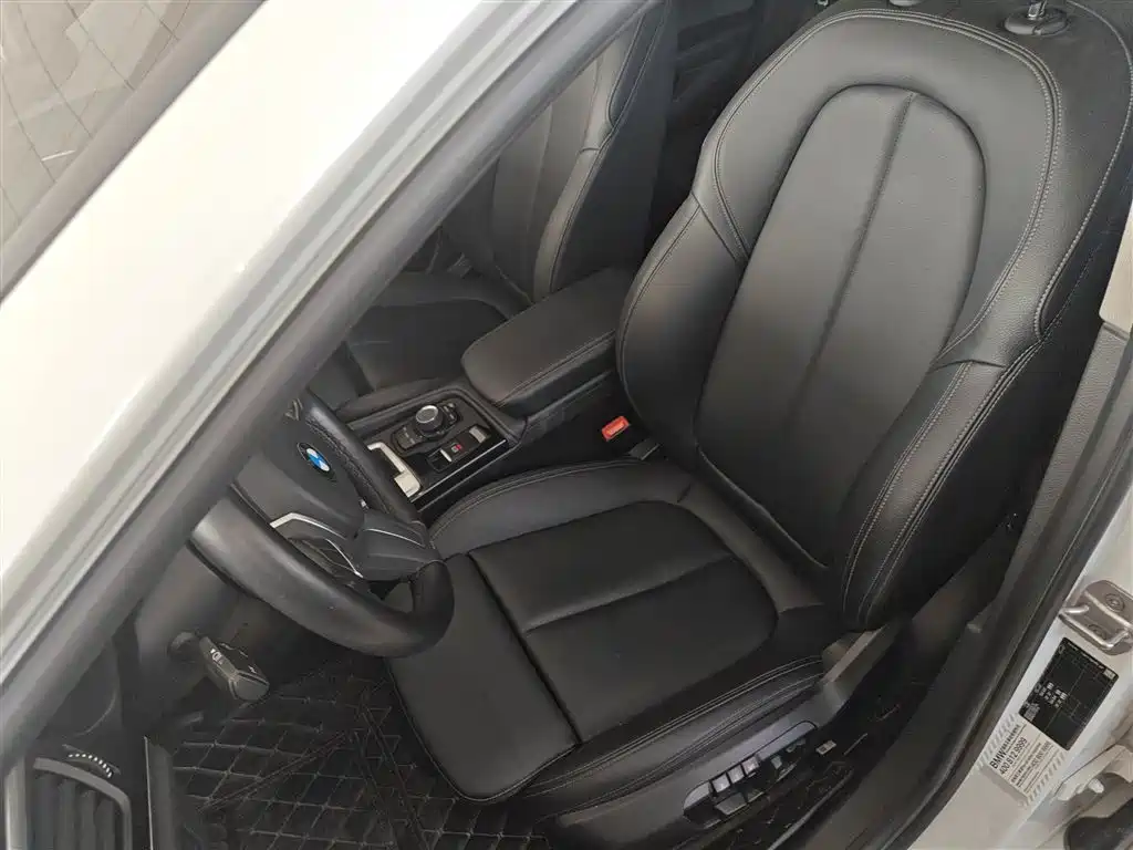 BMW 1 Series 2020 — фото 16