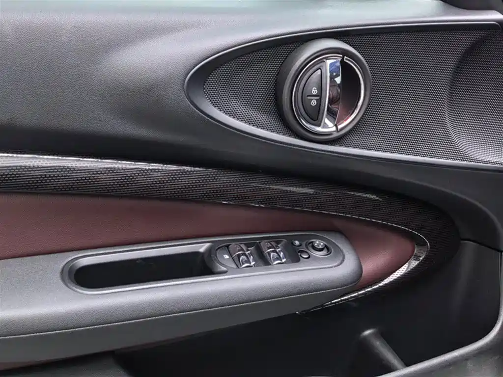 MINI Clubman 2017 — фото 15