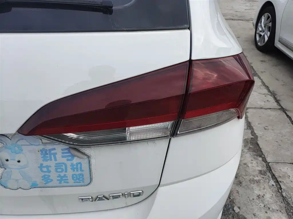 Skoda Rapid Spaceback 2020 — фото 24