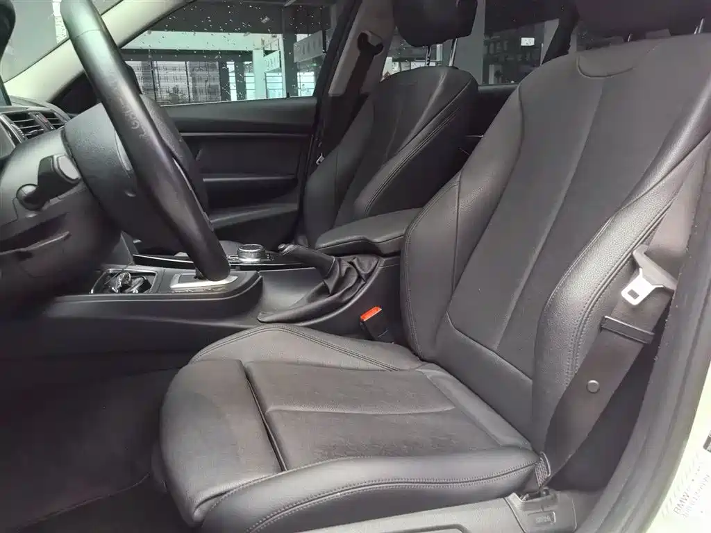 BMW 3 Series 2019 — фото 11