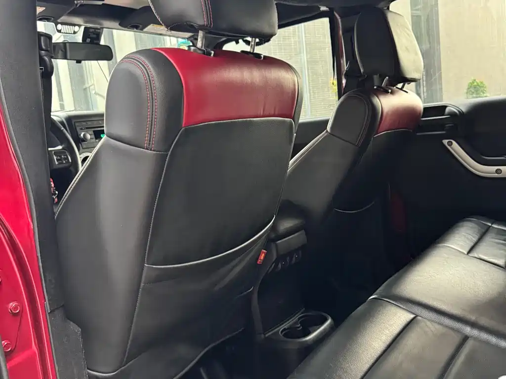 Jeep Wrangler 2012 — фото 13