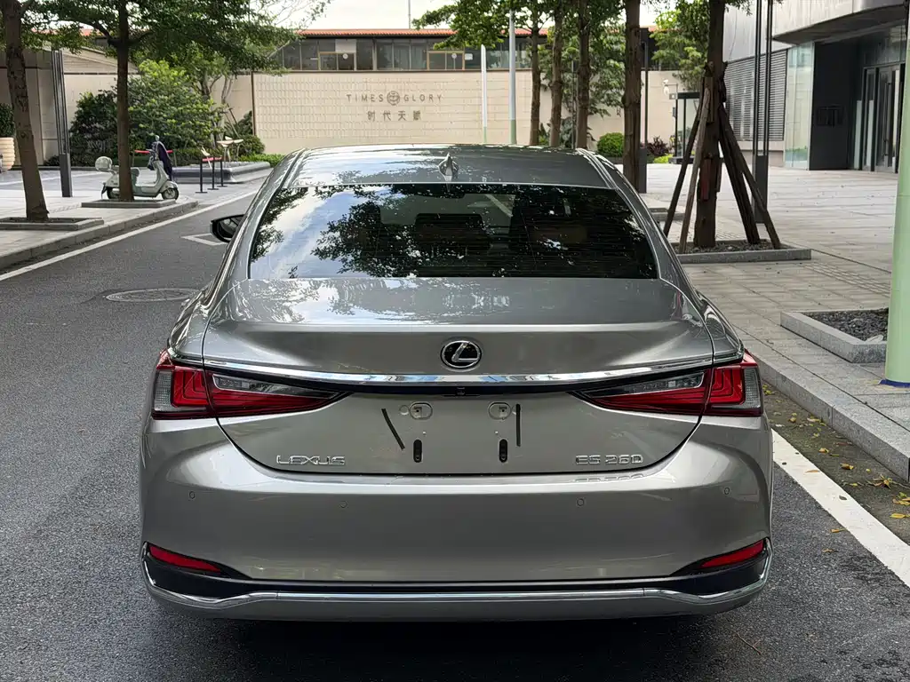 Lexus ES 2020 — фото 15