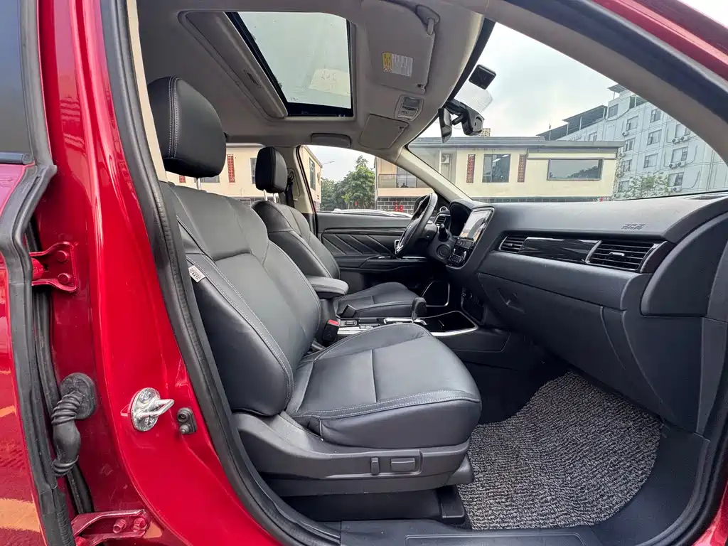 Mitsubishi Outlander 2019 — фото 19