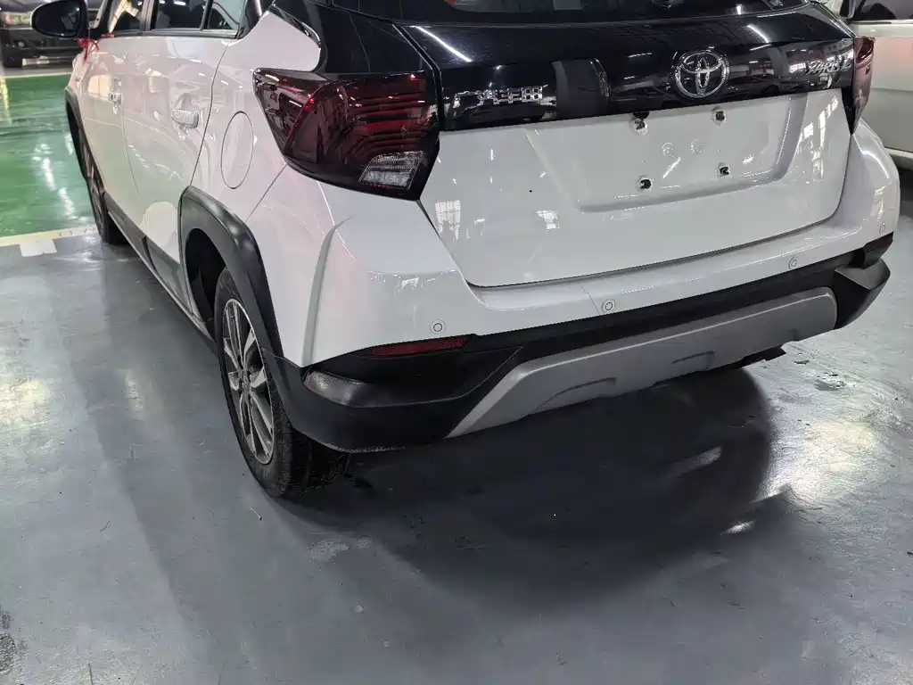 Toyota Yaris L 2022 — фото 3