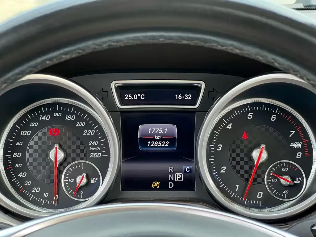 Mercedes-Benz GLE 2017 — фото 16