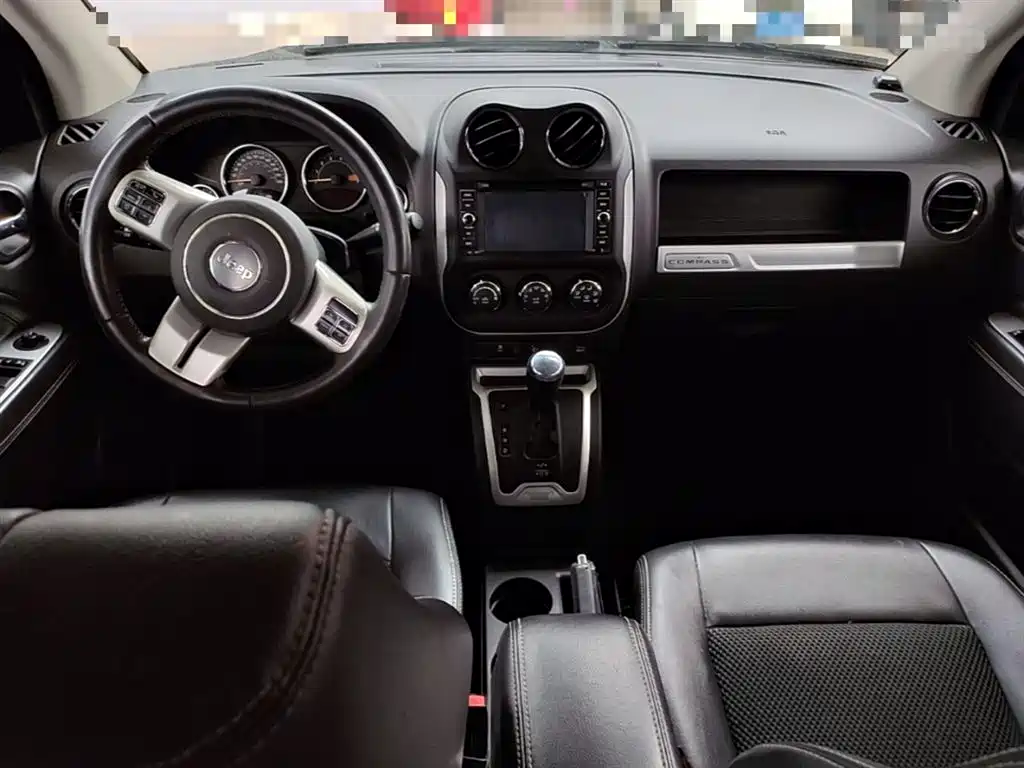 Jeep Compass 2015 — фото 10