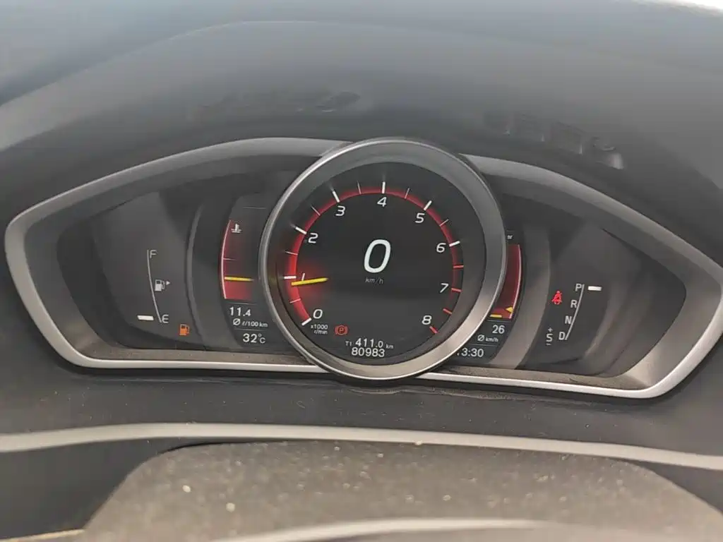 Volvo V40 2015 — фото 12