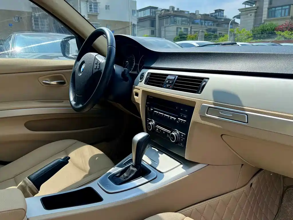 BMW 3 Series 2010 — фото 16