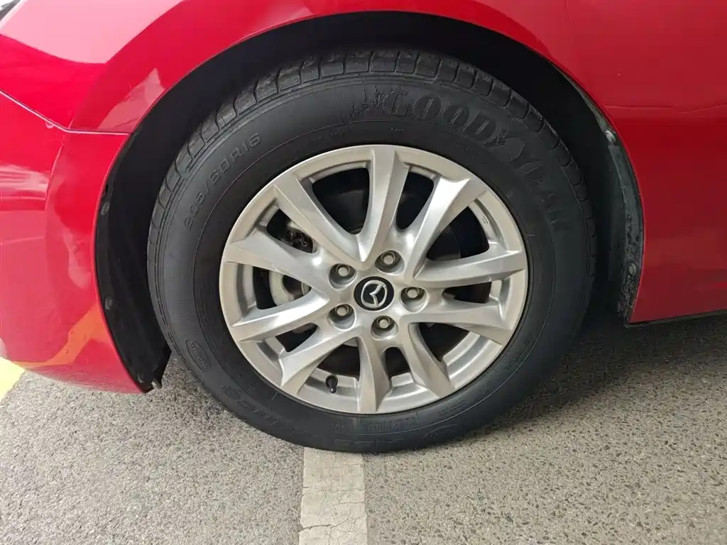 Mazda 3 Axela 2018 — фото 25