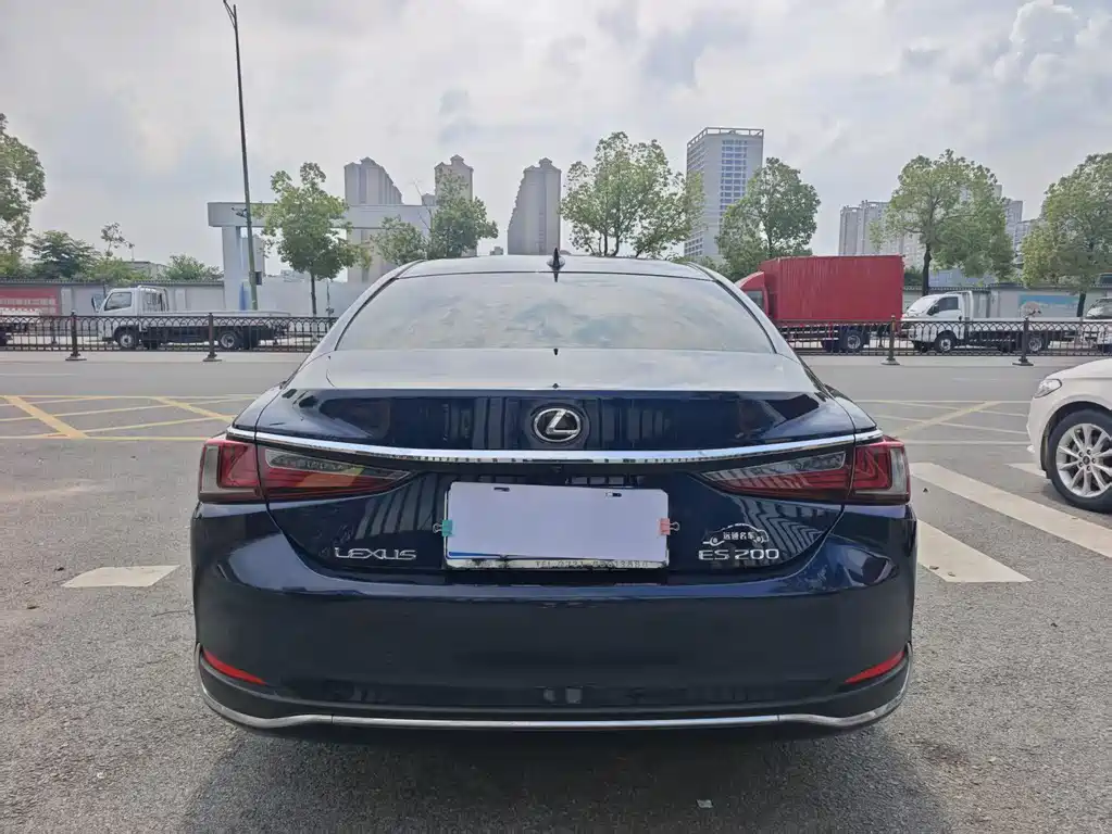 Lexus ES 2021