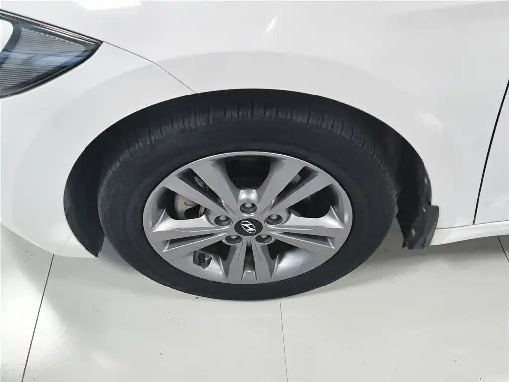 Hyundai Elantra 2019 — фото 25
