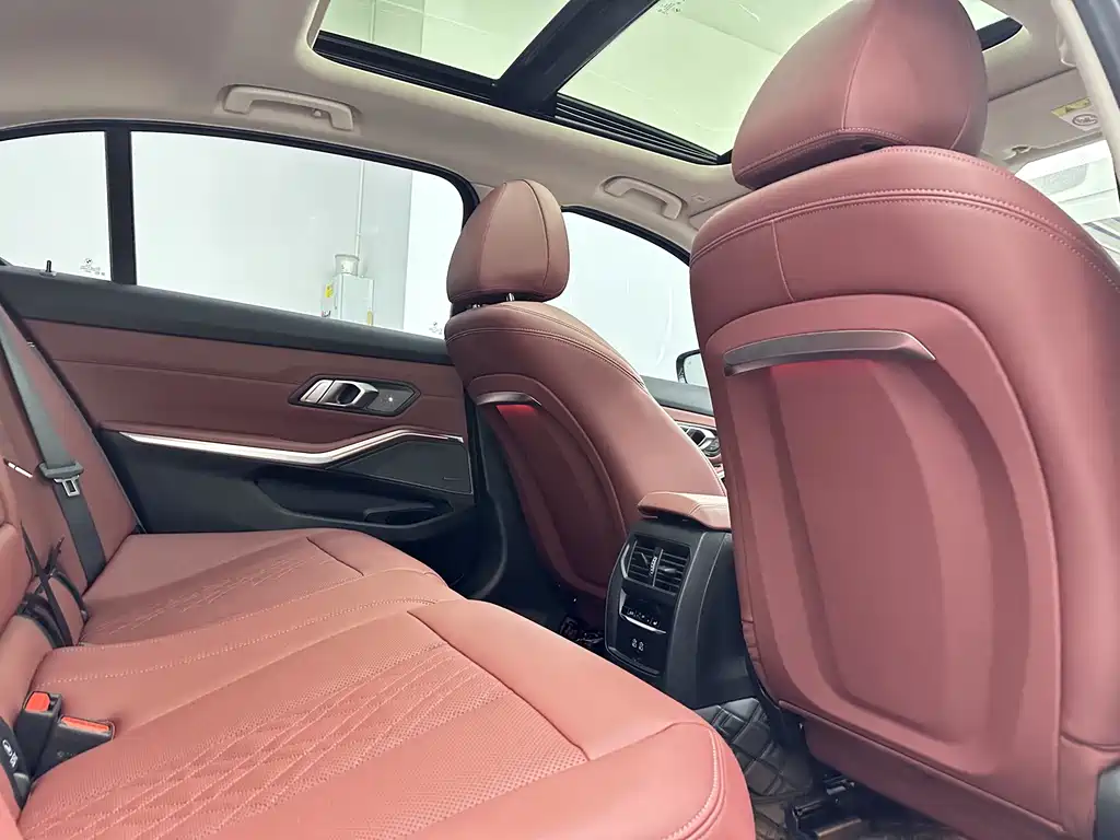 BMW 3 Series 2025 — фото 15